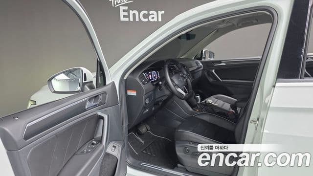 Volkswagen Tiguan 2세대 Premium, 2023 11