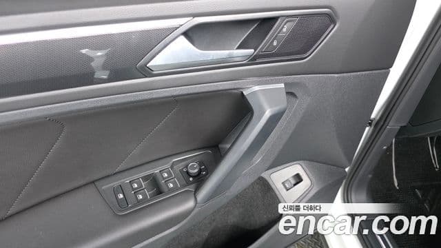 Volkswagen Tiguan 2세대 Premium, 2023 12