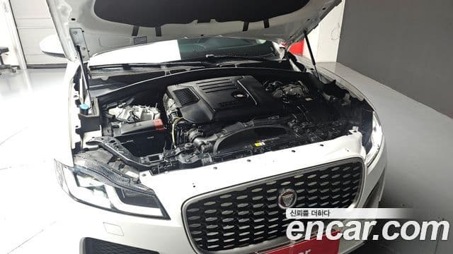 Jaguar F-PACE D200 SE, 2022 6