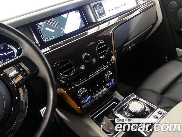 Rolls-Royce 팬텀, 2021 11