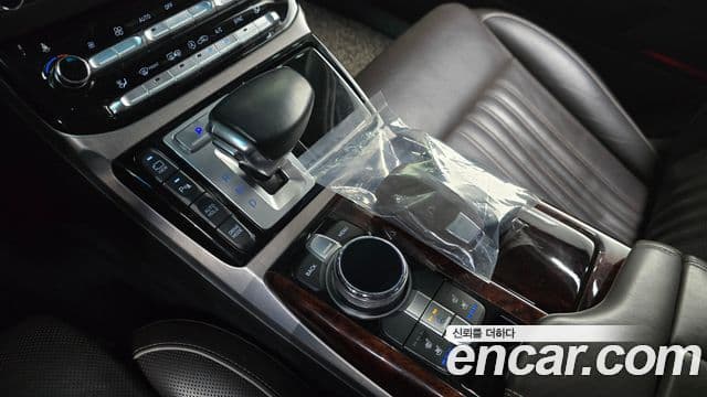 Genesis EQ900 Prestige, 2016 9