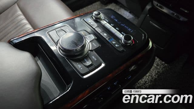 Genesis EQ900 Prestige, 2016 18