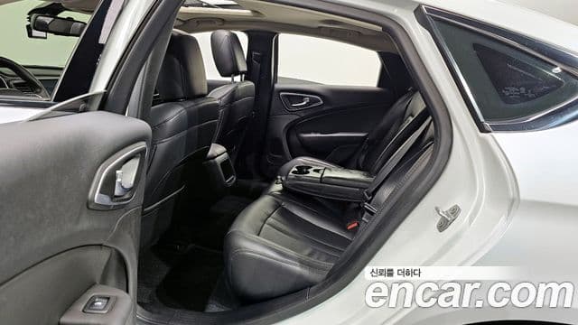 크라이슬러 200 2세대 2.4 Limited, 2015 12