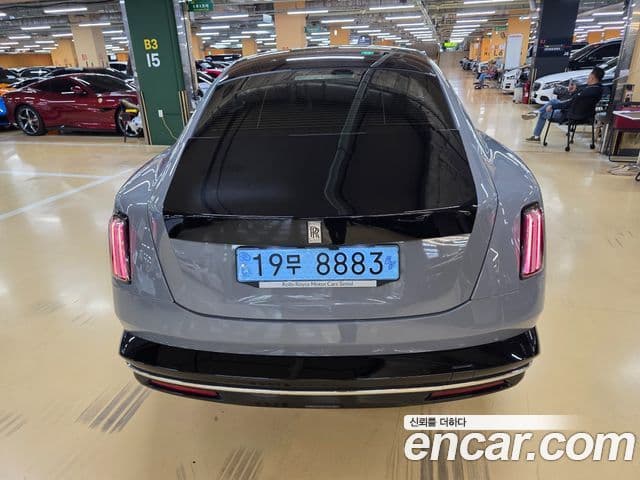 Rolls-Royce Spectre купе, 2024 4