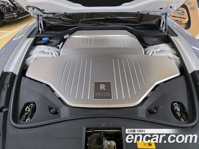 Rolls-Royce Spectre купе, 2024 6