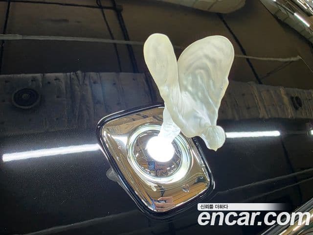 Rolls-Royce Spectre купе, 2024 13