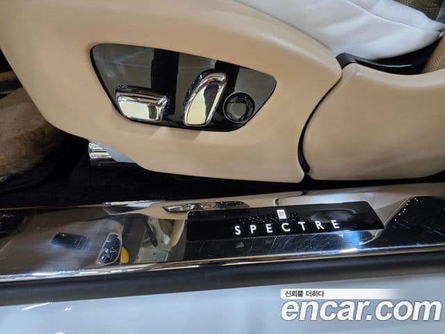 Rolls-Royce Spectre купе, 2024 14