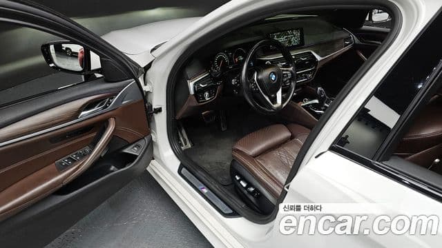 BMW 5시리즈 (G30) 520d xDrive M Sport Plus, 2017 11