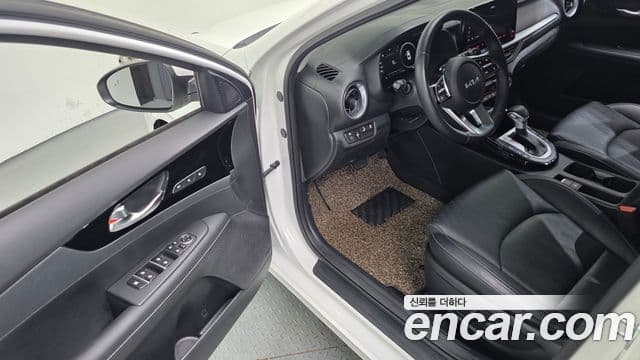Kia The / новый New K3 2세대 Signature, 2022 12