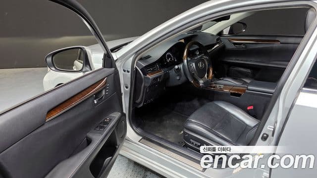 Lexus New ES300h XV60, 2015 10