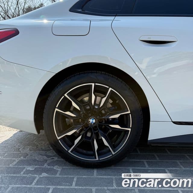 BMW i4 eDrive40 M Sport, 2022 8