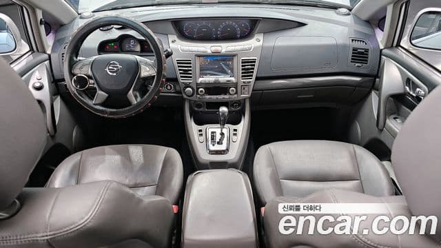 KG모빌리티(SsangYong) Korando 투리스모 4WD GT 9인승, 2015 7