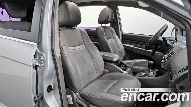 KG모빌리티(SsangYong) Korando 투리스모 4WD GT 9인승, 2015 10