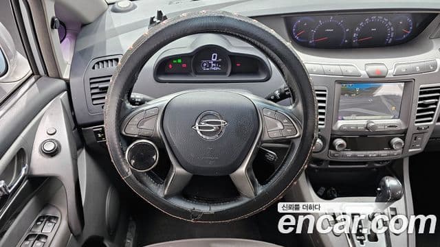 KG모빌리티(SsangYong) Korando 투리스모 4WD GT 9인승, 2015 13