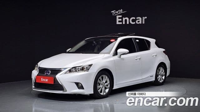 Lexus CT200h ZWA10, 2016 1