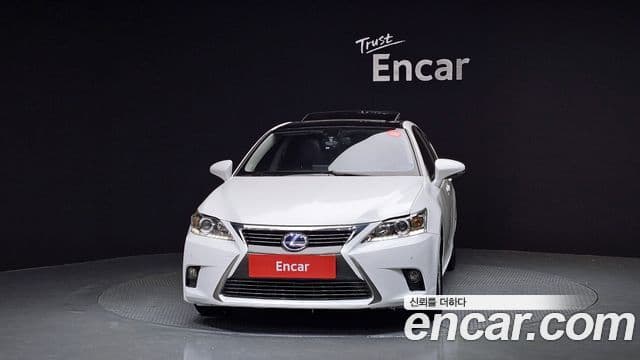 Lexus CT200h ZWA10, 2016 3