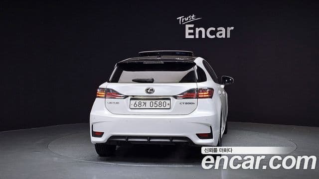 Lexus CT200h ZWA10, 2016 4