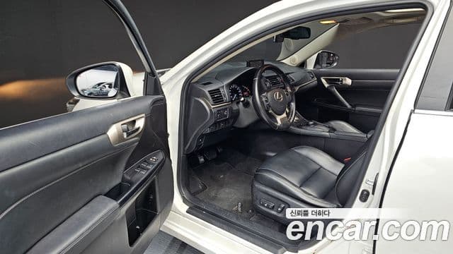 Lexus CT200h ZWA10, 2016 11