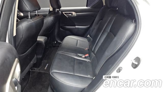 Lexus CT200h ZWA10, 2016 12