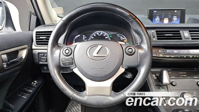 Lexus CT200h ZWA10, 2016 13