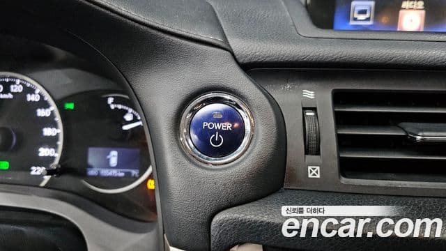 Lexus CT200h ZWA10, 2016 18