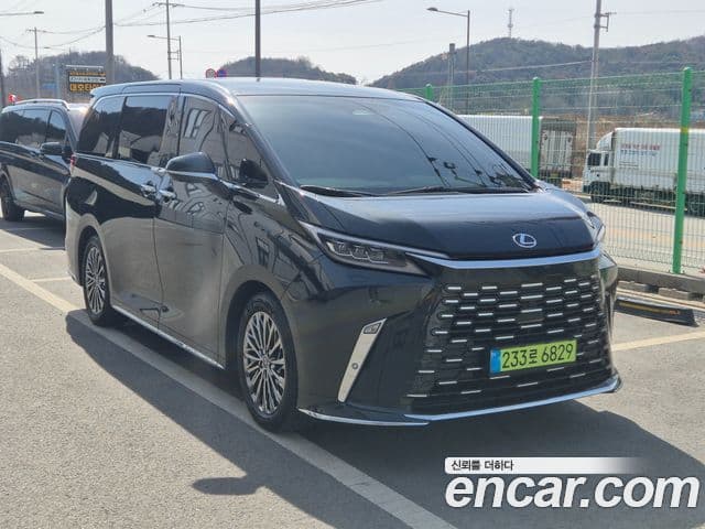 Lexus LM 2세대 500h Royal, 2025 2
