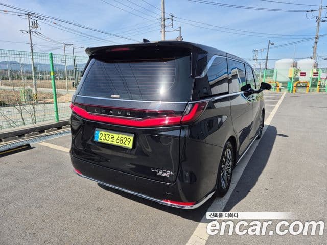 Lexus LM 2세대 500h Royal, 2025 3