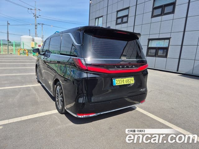 Lexus LM 2세대 500h Royal, 2025 4