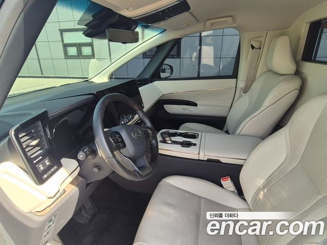 Lexus LM 2세대 500h Royal, 2025 7