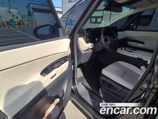 Lexus LM 2세대 500h Royal, 2025 8