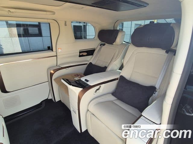 Lexus LM 2세대 500h Royal, 2025 9