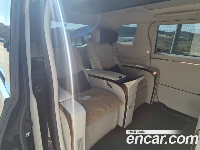 Lexus LM 2세대 500h Royal, 2025 10