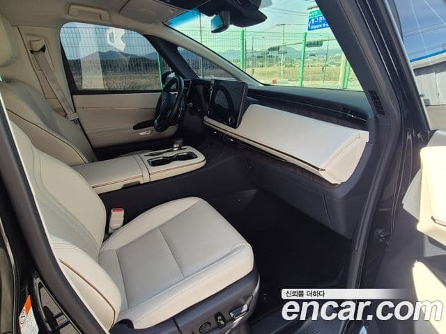 Lexus LM 2세대 500h Royal, 2025 11