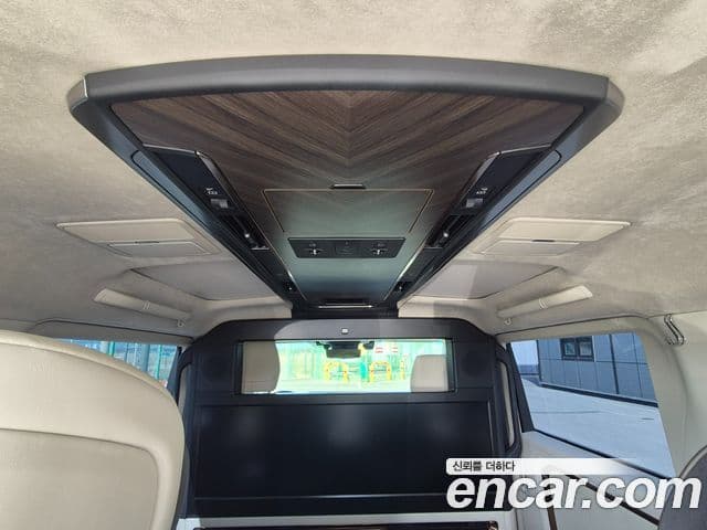 Lexus LM 2세대 500h Royal, 2025 13