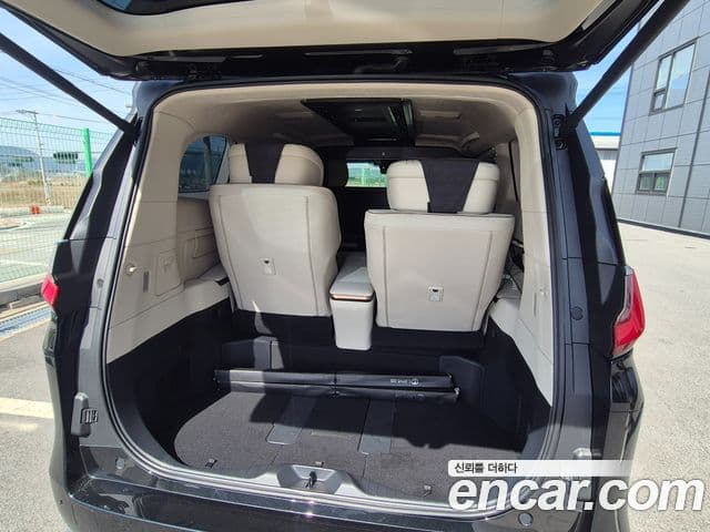 Lexus LM 2세대 500h Royal, 2025 14