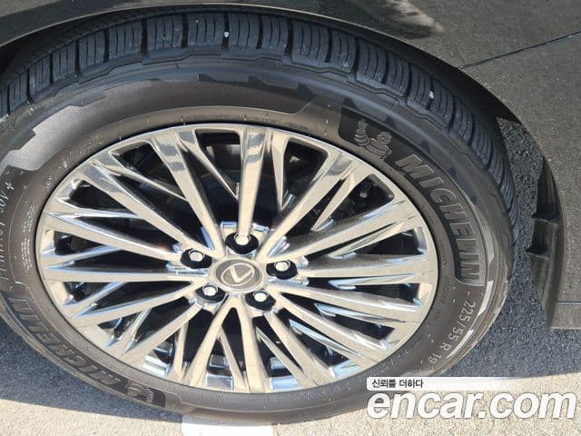 Lexus LM 2세대 500h Royal, 2025 16