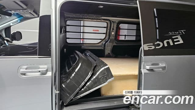 Hyundai Staria Modern, 2023 11