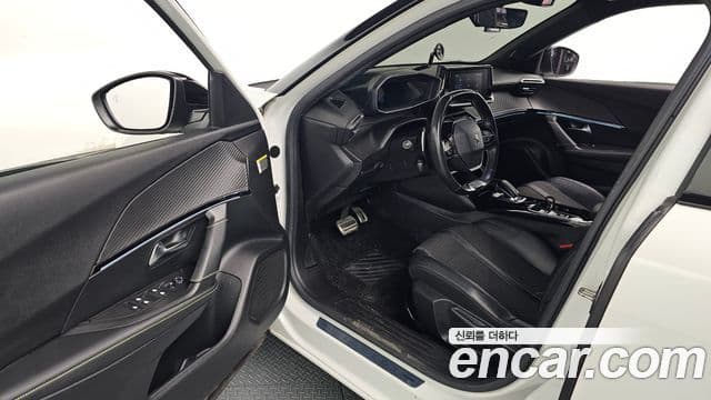 Peugeot 2008 2세대 1.5 BlueHDi GT, 2021 11