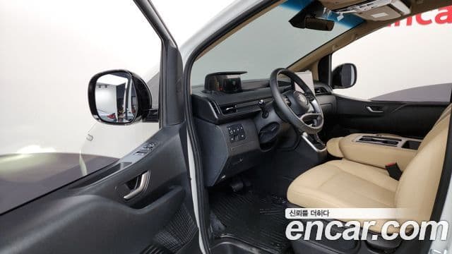 Hyundai Staria Modern, 2025 10