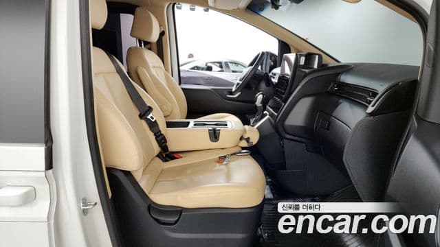 Hyundai Staria Modern, 2025 11