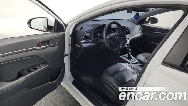 Hyundai Avante AD 1.6 GDI Value Plus, 2018 10