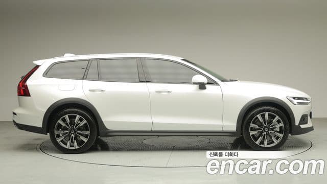 Volvo V60 Cross Country 2세대 B5 Ultra AWD, 2025 3