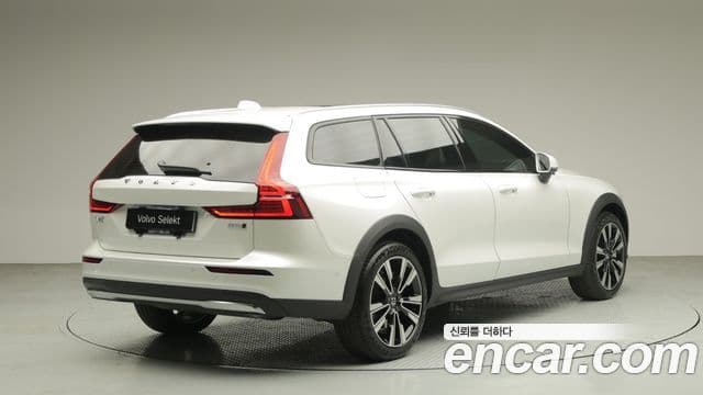 Volvo V60 Cross Country 2세대 B5 Ultra AWD, 2025 4