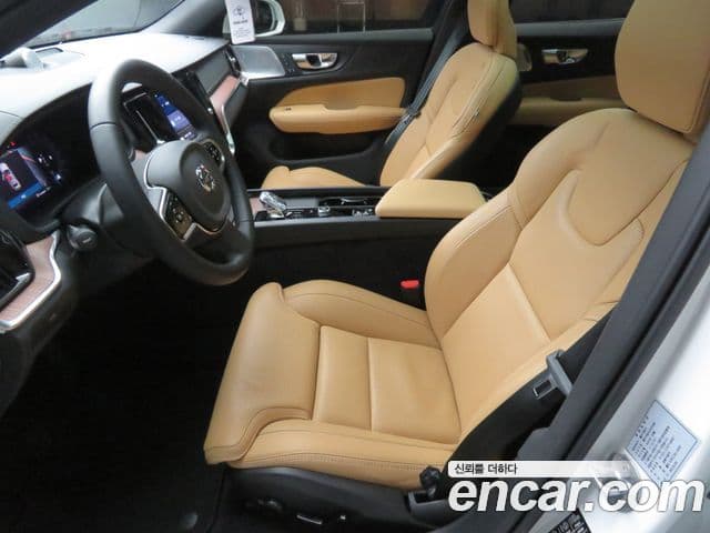Volvo V60 Cross Country 2세대 B5 Ultra AWD, 2025 8