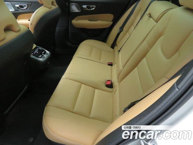 Volvo V60 Cross Country 2세대 B5 Ultra AWD, 2025 9