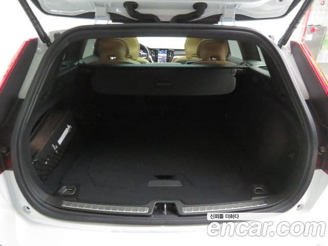 Volvo V60 Cross Country 2세대 B5 Ultra AWD, 2025 11