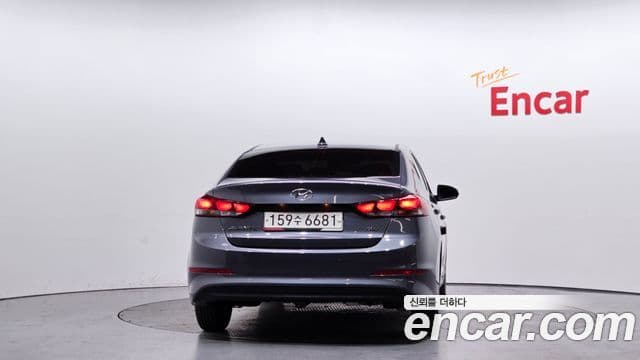 Hyundai Avante AD 1.6 e-VGT Smart, 2018 4