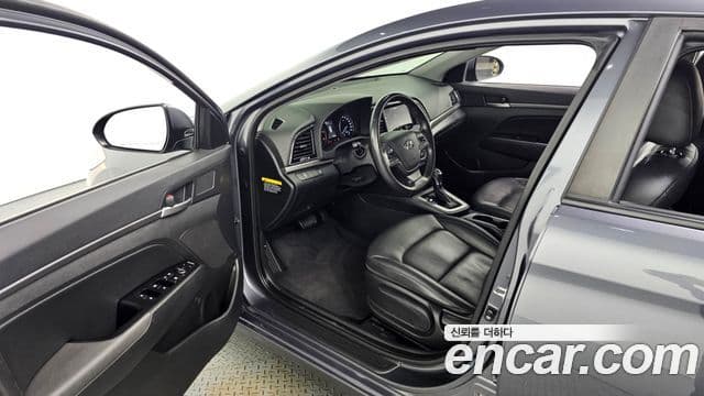 Hyundai Avante AD 1.6 e-VGT Smart, 2018 10