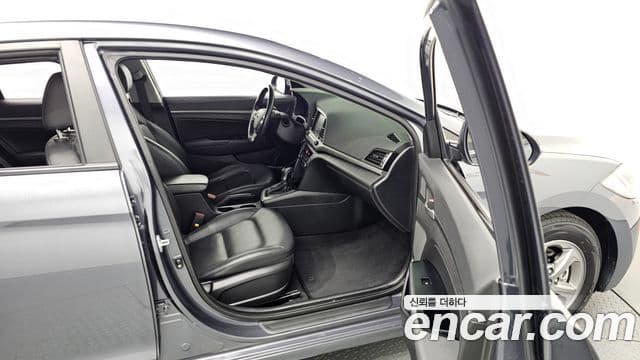 Hyundai Avante AD 1.6 e-VGT Smart, 2018 11