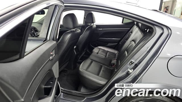 Hyundai Avante AD 1.6 e-VGT Smart, 2018 12